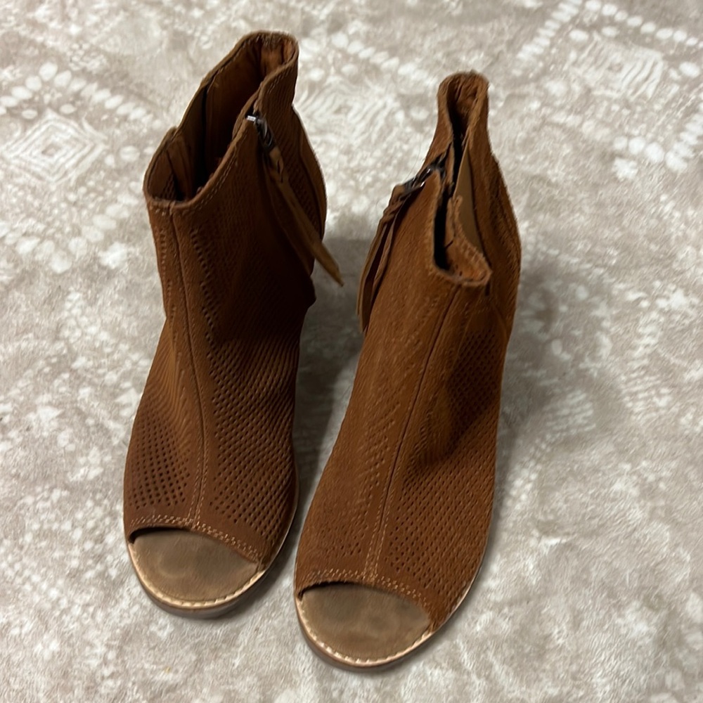 Tom’s Booties